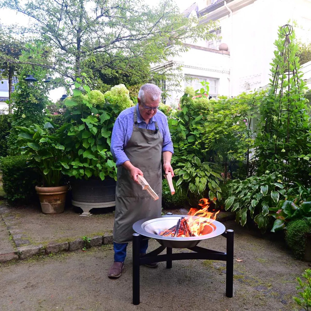 Grill med tre ben
