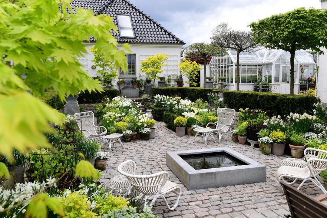 the-sunken-garden-header